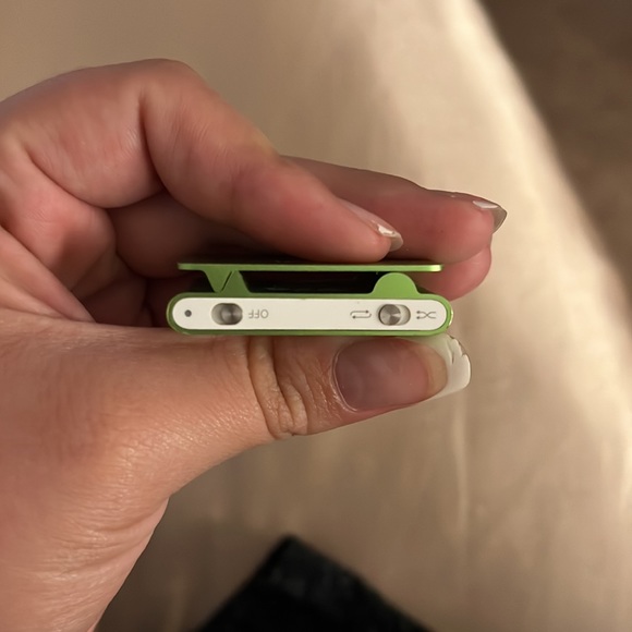 i Pod Shuffle 2nd Generation Used - Picture 2 of 4